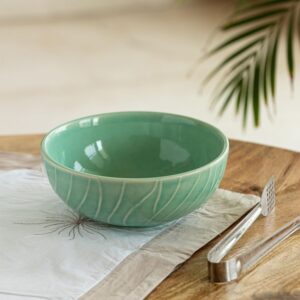ExclusiveLane 'Caribbean Green' Hand Glazed Ceramic Serving Bowl
