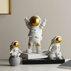 Resin Astronaut Spaceman Statue